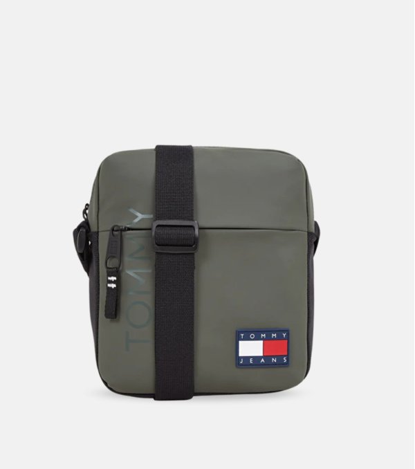 Reporter Tommy Hilfiger...