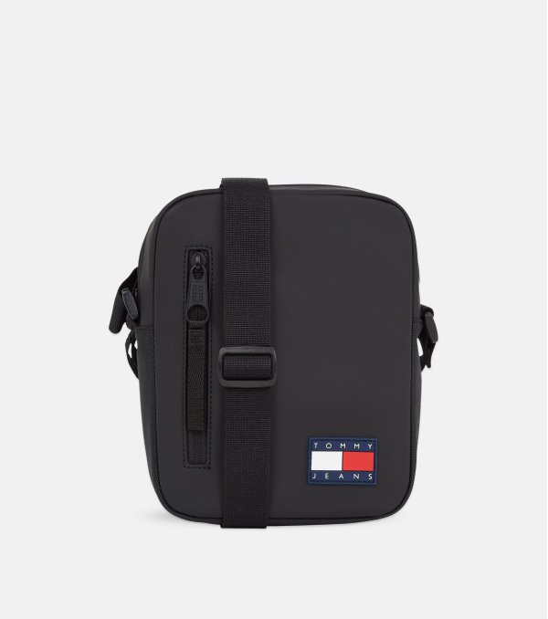 Reporter Tommy Hilfiger...